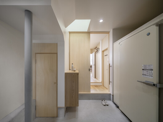 A House, Resident and Milk Delivery Service / Meguro Architecture Laboratory A House, Resident and Milk Delivery Service / Meguro Architecture Laboratory - Interior Photography, Wood, Lighting, Door