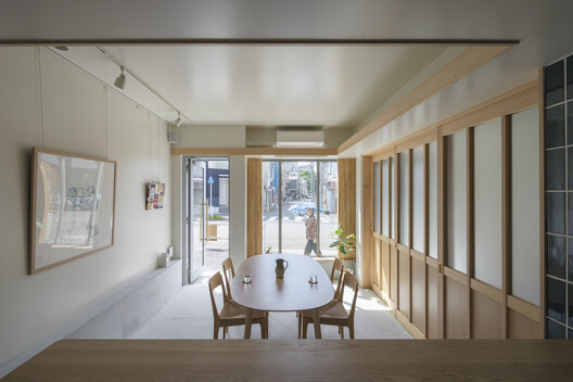 A House, Resident and Milk Delivery Service / Meguro Architecture Laboratory A House, Resident and Milk Delivery Service / Meguro Architecture Laboratory - Interior Photography, Dining room, Wood