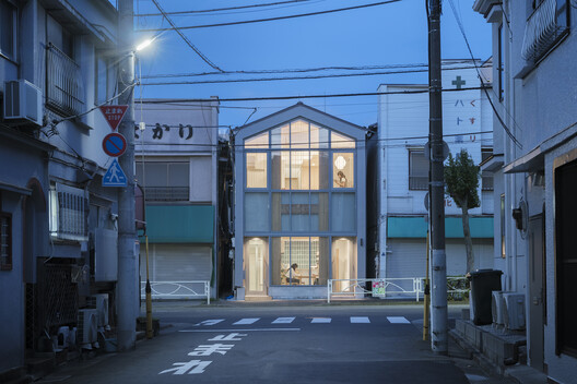 A House, Resident and Milk Delivery Service / Meguro Architecture Laboratory A House, Resident and Milk Delivery Service / Meguro Architecture Laboratory - Exterior Photography, Door, Glass
