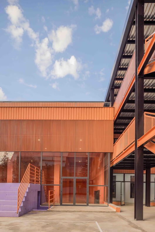 Partizani High School / Loft Architects - Image 10 of 13