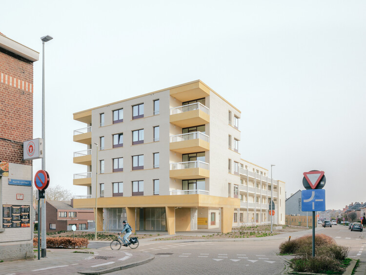 Platte-Lostraat Collective Housing / KPW architecten - Exterior Photography, Windows, Facade, Concrete, Balcony