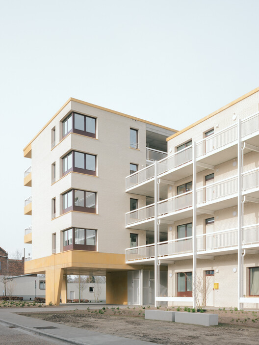Platte-Lostraat Collective Housing / KPW architecten Platte-Lostraat Collective Housing / KPW architecten - Exterior Photography, Facade, Balcony, Concrete