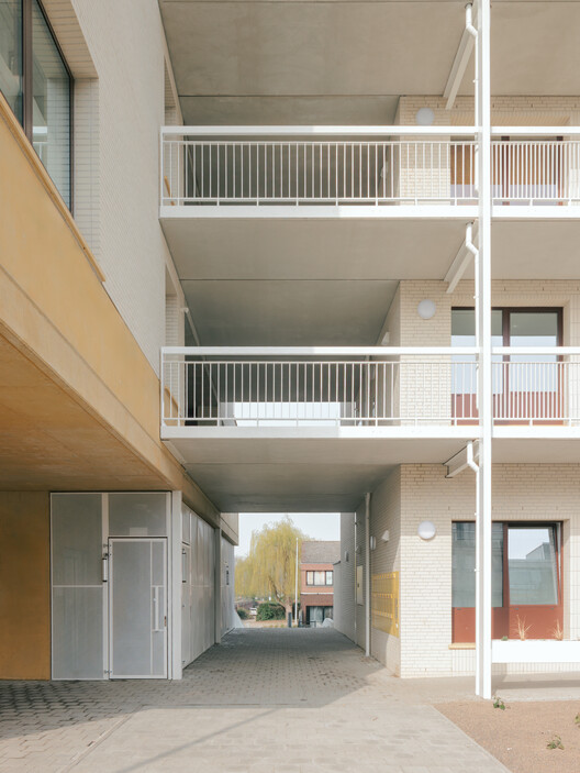 Platte-Lostraat Collective Housing / KPW architecten Platte-Lostraat Collective Housing / KPW architecten - Interior Photography, Wood, Balcony, Concrete, Handrail