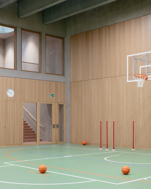 Collège des Parcs School Extension and two Sport Halls / Stoa architectes Collège des Parcs School Extension and two Sport Halls / Stoa architectes - Image 12 of 25