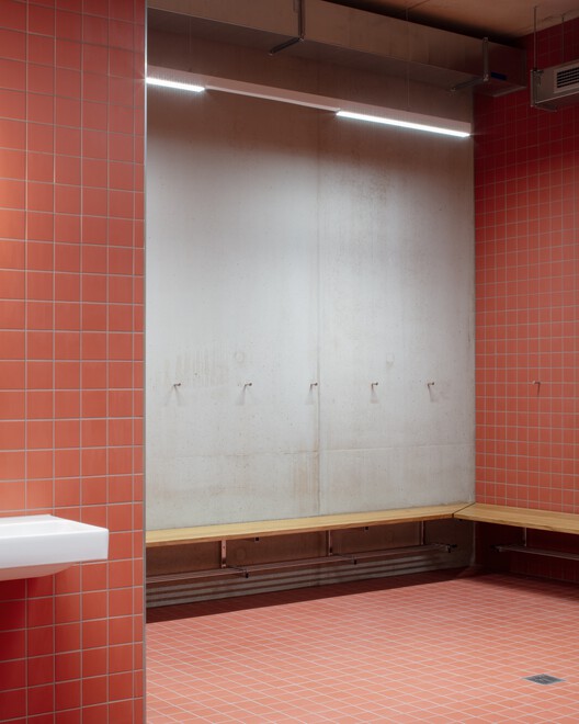 Collège des Parcs School Extension and two Sport Halls / Stoa architectes Collège des Parcs School Extension and two Sport Halls / Stoa architectes - Image 13 of 25