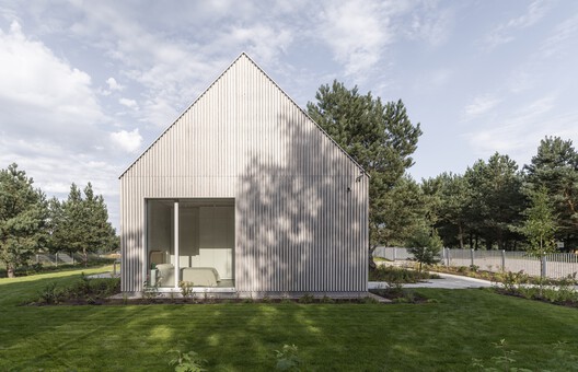 Kownatki Lake House  / Archmondo - Exterior Photography, Garden