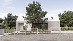 Kownatki Lake House  / Archmondo