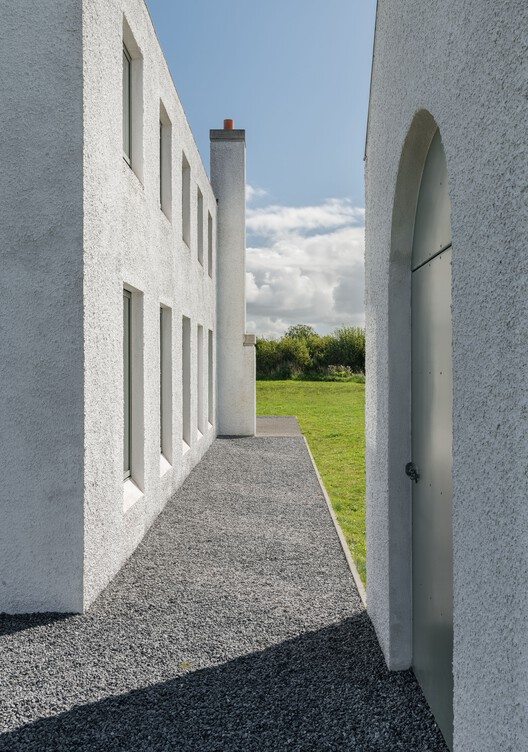 Gort Uí Ghaoithín / Fuinneamh Workshop Architects - Exterior Photography, Concrete