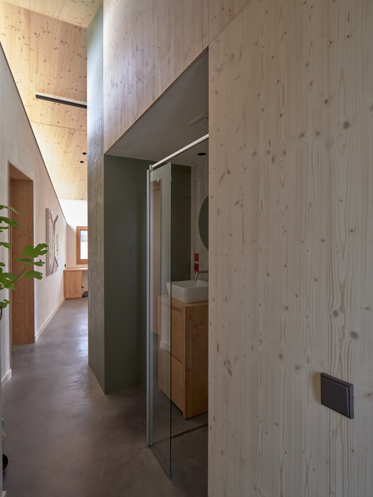 House in the Meadow / Team Tonbo - Interior Photography, Wood, Concrete