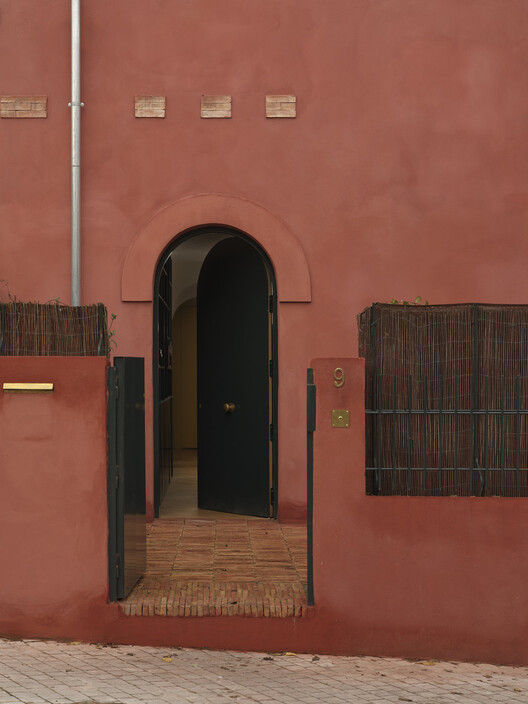 The House of the Green Pond / aceboXalonso studio - Interior Photography, Door, Concrete