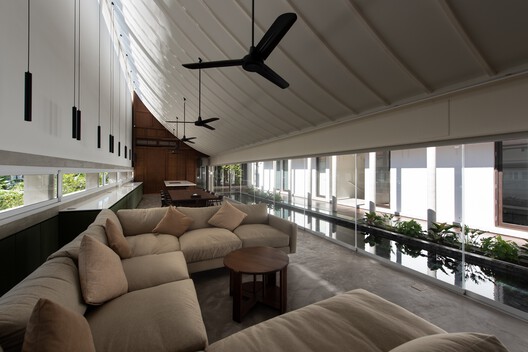 Bangsue Residence / Patara Architects Bangsue Residence / Patara Architects - Interior Photography, Living Room, Wood, Lighting, Glass, Chair