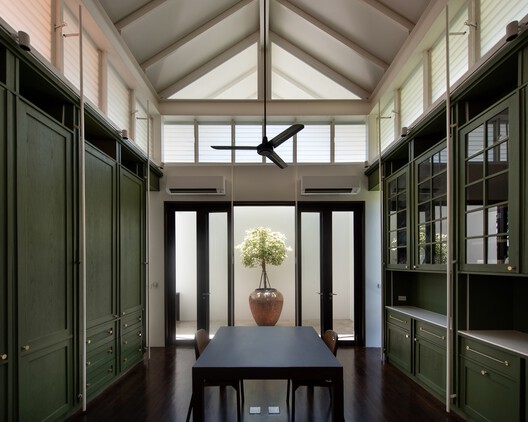 Bangsue Residence / Patara Architects Bangsue Residence / Patara Architects - Interior Photography, Wood, Lighting, Glass, Table, Door, Chair