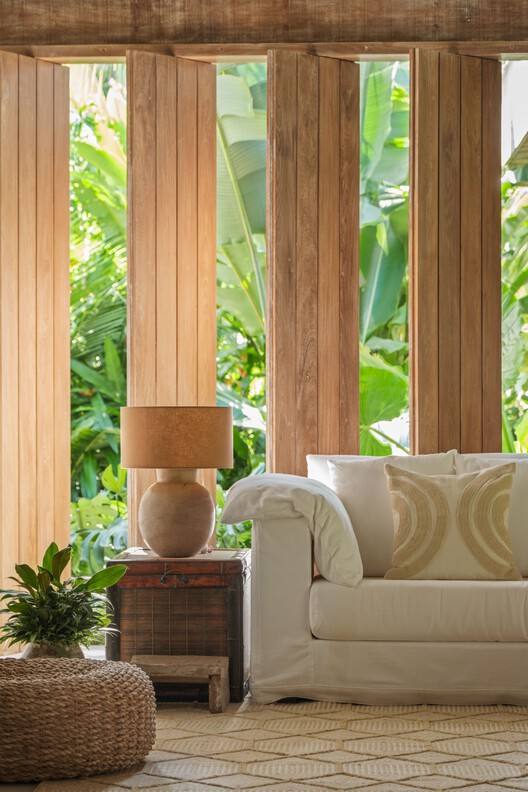 Trama House / Beatriz Henriques Arquitetura - Interior Photography, Bedroom, Wood, Lighting, Sofa, Table, Chair