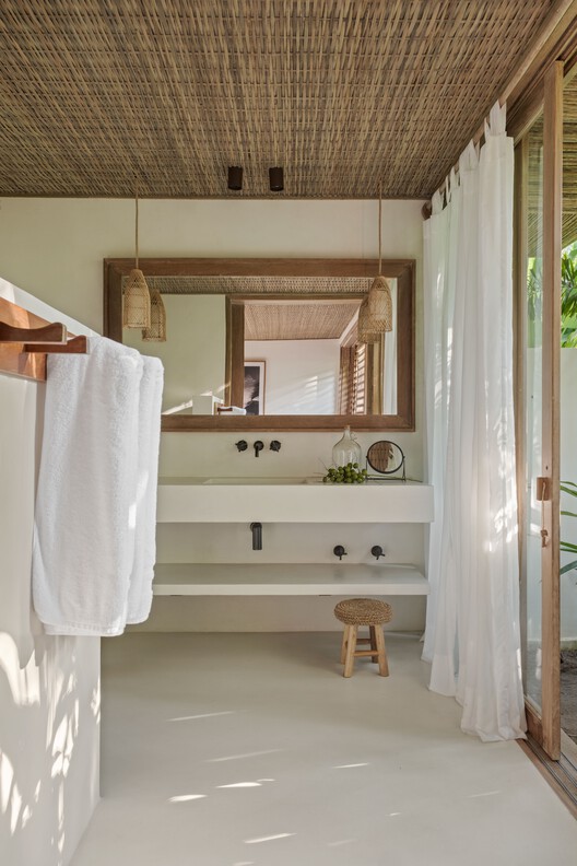 Trama House / Beatriz Henriques Arquitetura - Interior Photography, Wood, Lighting, Bathroom, Sink, Beam