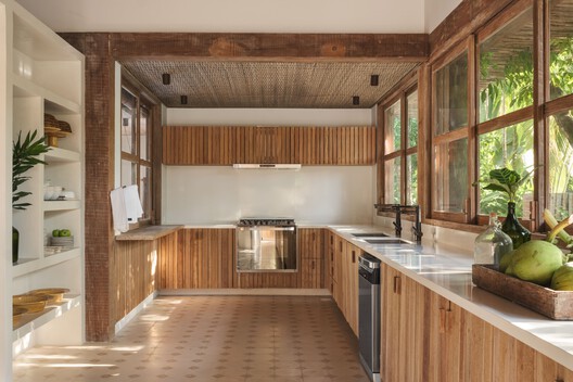 Trama House / Beatriz Henriques Arquitetura - Interior Photography, Kitchen, Wood, Countertop, Lighting