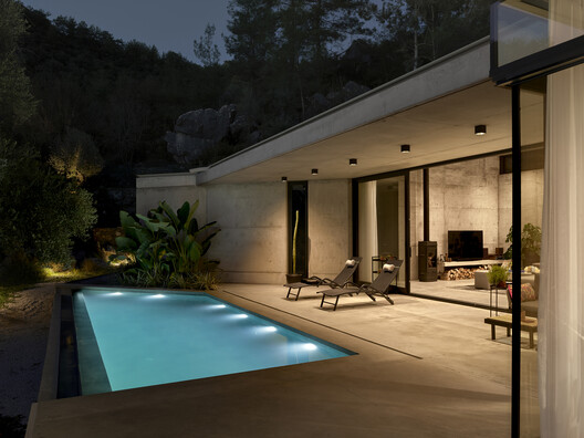 Elmali House / PIN Architects Elmali House / PIN Architects - Exterior Photography, Concrete, Courtyard