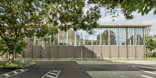 Public Swimming Pool Großfeldsiedlung / Illiz Architektur - Image 15 of 21