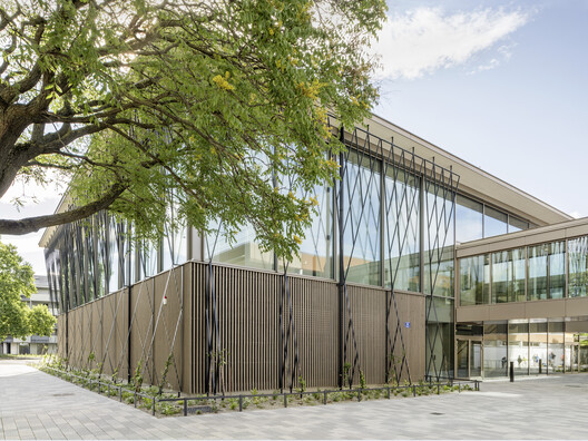 Public Swimming Pool Großfeldsiedlung / Illiz Architektur - Exterior Photography