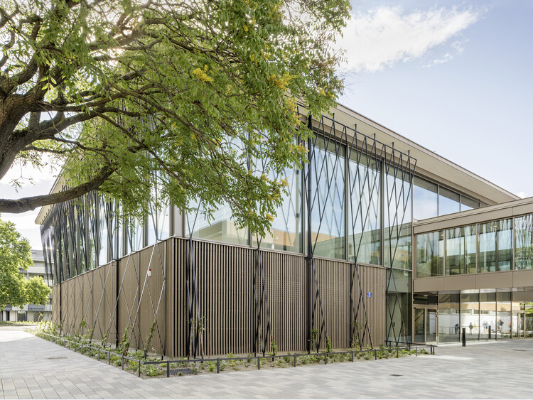 Public Swimming Pool Großfeldsiedlung / Illiz Architektur - Exterior Photography