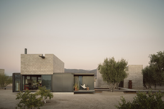 El Grove Family Home / Olson Kundig - Image 1 of 11