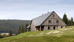 A House in a Mountain Meadow / Atelier SAD