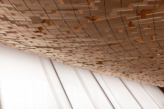Earth Tree Installation / Kengo Kuma & Associates + Dinesen Earth Tree Installation / Kengo Kuma & Associates + Dinesen - Image 12 of 16