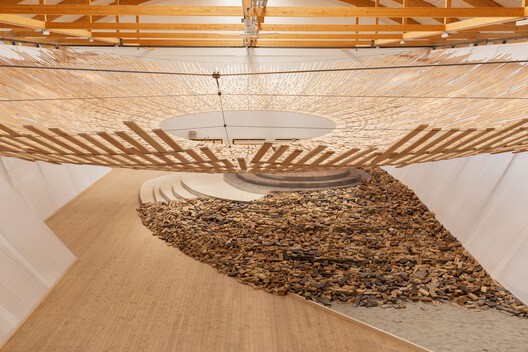 Earth Tree Installation / Kengo Kuma & Associates + Dinesen Earth Tree Installation / Kengo Kuma & Associates + Dinesen - Image 6 of 16