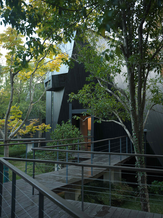 Houses of Stealth (Tonglu Senbo Resort) / SpActrum - Image 32 of 43