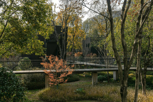 Houses of Stealth (Tonglu Senbo Resort) / SpActrum - Exterior Photography, Garden
