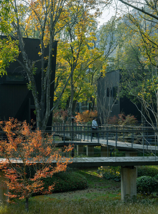 Houses of Stealth (Tonglu Senbo Resort) / SpActrum - Exterior Photography, Garden