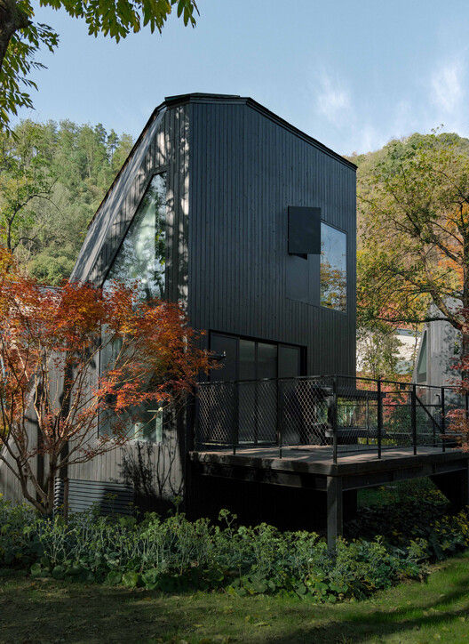 Houses of Stealth (Tonglu Senbo Resort) / SpActrum - Image 4 of 43