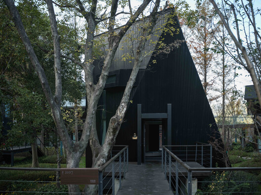 Houses of Stealth (Tonglu Senbo Resort) / SpActrum - Image 23 of 43