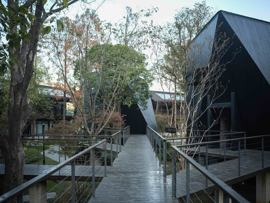 Houses of Stealth (Tonglu Senbo Resort) / SpActrum - Image 7 of 43