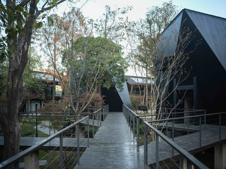 Houses of Stealth (Tonglu Senbo Resort) / SpActrum - Image 7 of 43