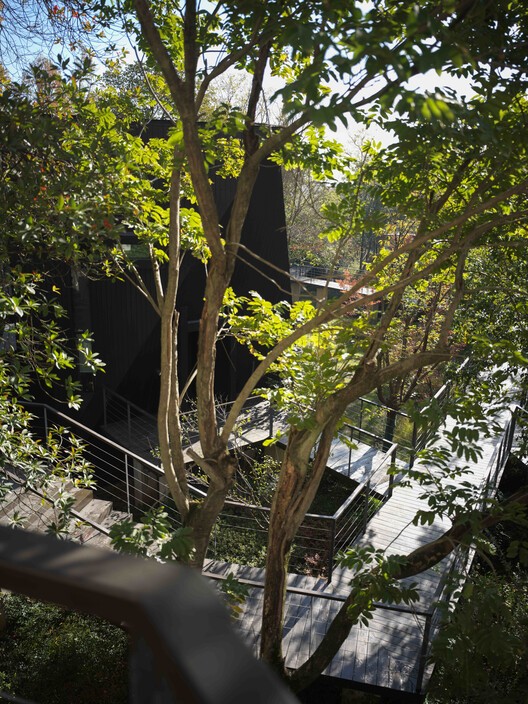 Houses of Stealth (Tonglu Senbo Resort) / SpActrum - Image 9 of 43