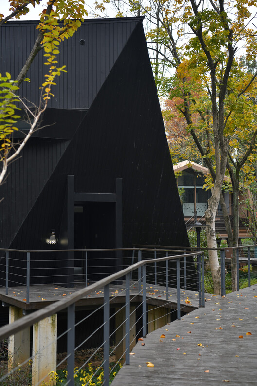 Houses of Stealth (Tonglu Senbo Resort) / SpActrum - Image 10 of 43