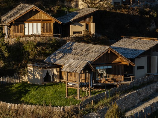 Songtsm Travel Hotel Jiuzhai / Thinking Design Songtsm Travel Hotel Jiuzhai / Thinking Design - Exterior Photography