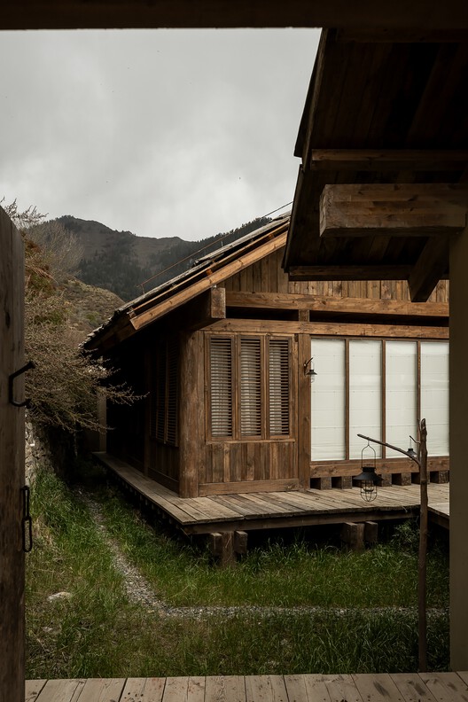 Songtsm Travel Hotel Jiuzhai / Thinking Design Songtsm Travel Hotel Jiuzhai / Thinking Design - Exterior Photography, Wood