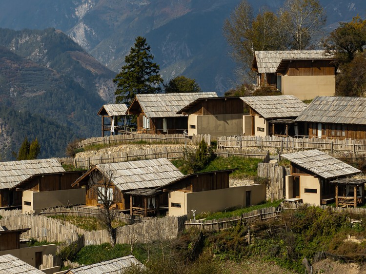 Songtsm Travel Hotel Jiuzhai / Thinking Design - Exterior Photography, Cabins & Lodges