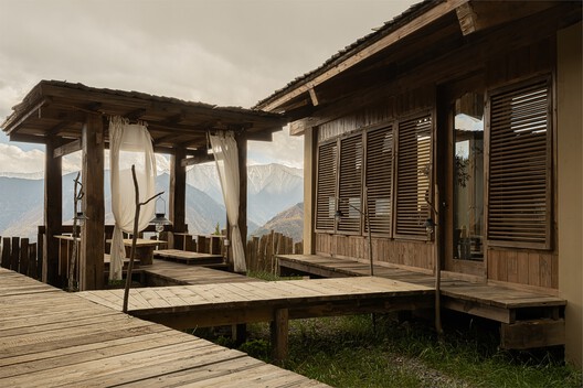 Songtsm Travel Hotel Jiuzhai / Thinking Design Songtsm Travel Hotel Jiuzhai / Thinking Design - Exterior Photography, Wood, Deck, Beam