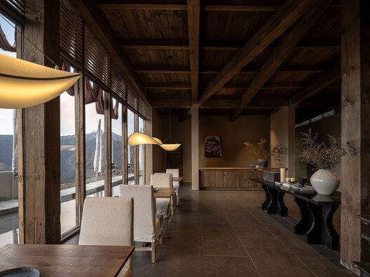 Songtsm Travel Hotel Jiuzhai / Thinking Design Songtsm Travel Hotel Jiuzhai / Thinking Design - Interior Photography, Dining room, Wood, Lighting, Table, Chair