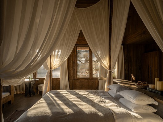 Songtsm Travel Hotel Jiuzhai / Thinking Design Songtsm Travel Hotel Jiuzhai / Thinking Design - Interior Photography, Bedroom, Bed, Wood, Lighting