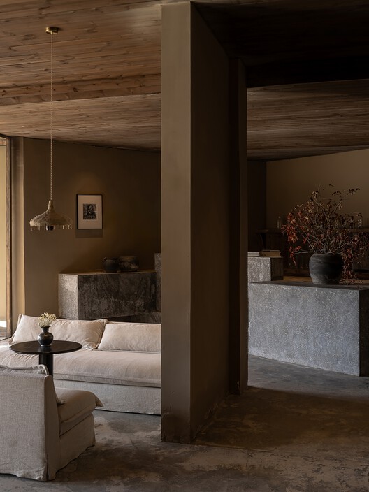 Songtsm Travel Hotel Jiuzhai / Thinking Design Songtsm Travel Hotel Jiuzhai / Thinking Design - Interior Photography, Wood, Chair, Beam