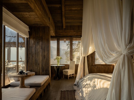 Songtsm Travel Hotel Jiuzhai / Thinking Design Songtsm Travel Hotel Jiuzhai / Thinking Design - Interior Photography, Bedroom, Wood, Bed, Lighting