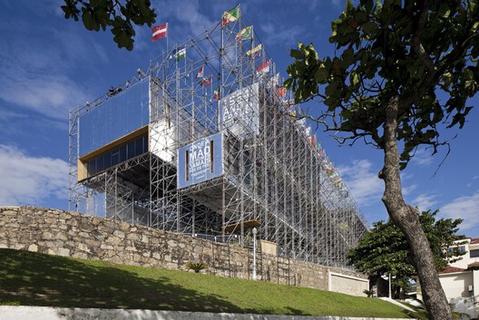 Why Do We Want to Float? The Psychology of Lightness in Architecture - Image 15 of 22