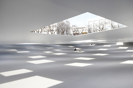 Why Do We Want to Float? The Psychology of Lightness in Architecture - Image 8 of 22