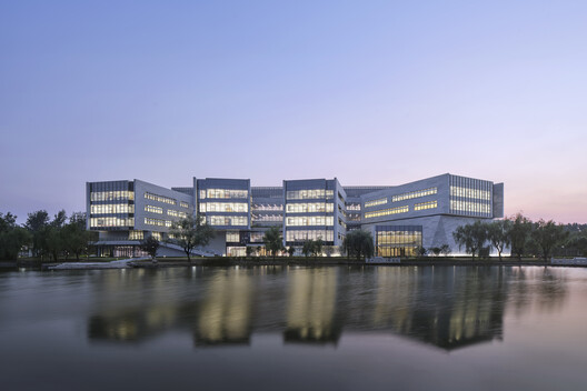 Shanghai Jiao Tong University Student Service Center / TJAD/Zeng Qun Architecture Design Studio Shanghai Jiao Tong University Student Service Center / TJAD/Zeng Qun Architecture Design Studio - Exterior Photography