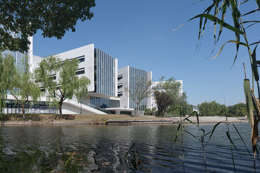 Shanghai Jiao Tong University Student Service Center / TJAD/Zeng Qun Architecture Design Studio Shanghai Jiao Tong University Student Service Center / TJAD/Zeng Qun Architecture Design Studio - Exterior Photography