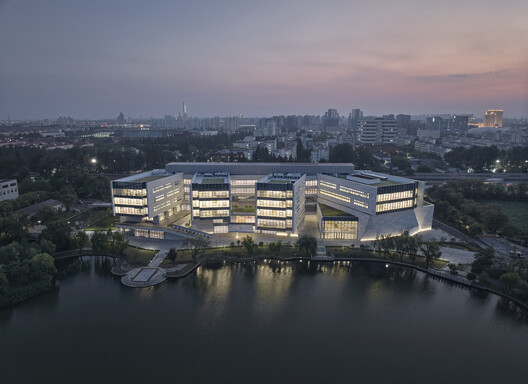 Shanghai Jiao Tong University Student Service Center / TJAD/Zeng Qun Architecture Design Studio Shanghai Jiao Tong University Student Service Center / TJAD/Zeng Qun Architecture Design Studio - Exterior Photography