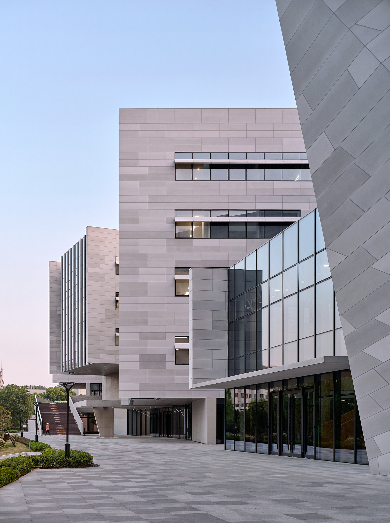 Gallery of Shanghai Jiao Tong University Student Service Center / TJAD ...